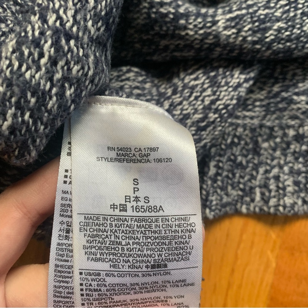 Gap purple and white sweater size small - Picture 4 of 4